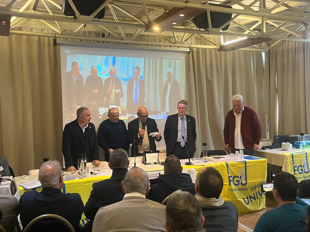 Targa ricordo al Segretario uscente